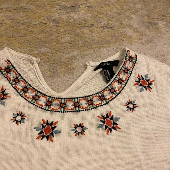 Womens forever 21 embroiled white t shirt - Picture 6 of 7